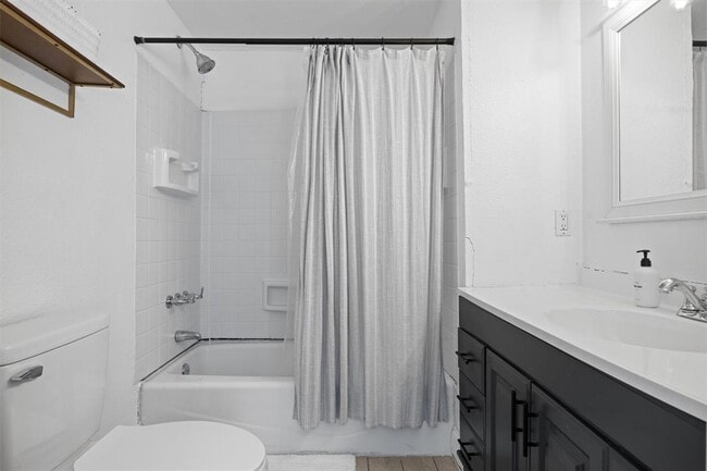 Building Photo - 1167 Ridgeway Dr