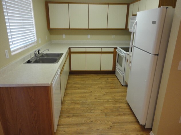 Building Photo - 1767 W Rue De La Montagne