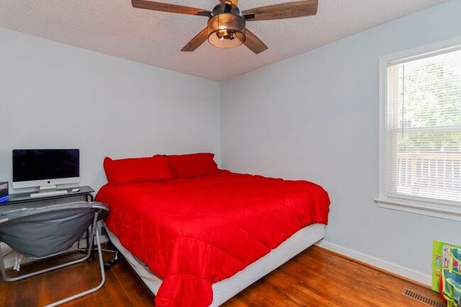 Building Photo - 614 Sedgefield Dr