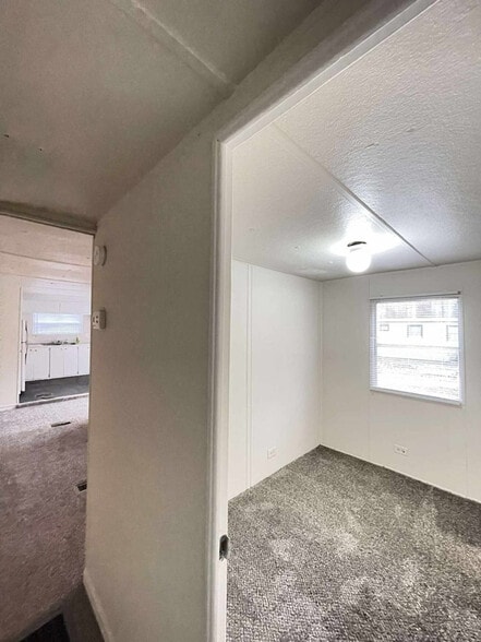 Building Photo - 400 Ball Park Rd