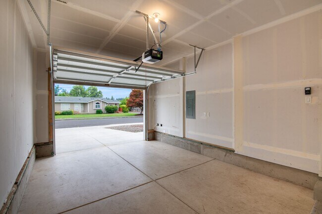 Building Photo - Heathwood - VPM484650H-6