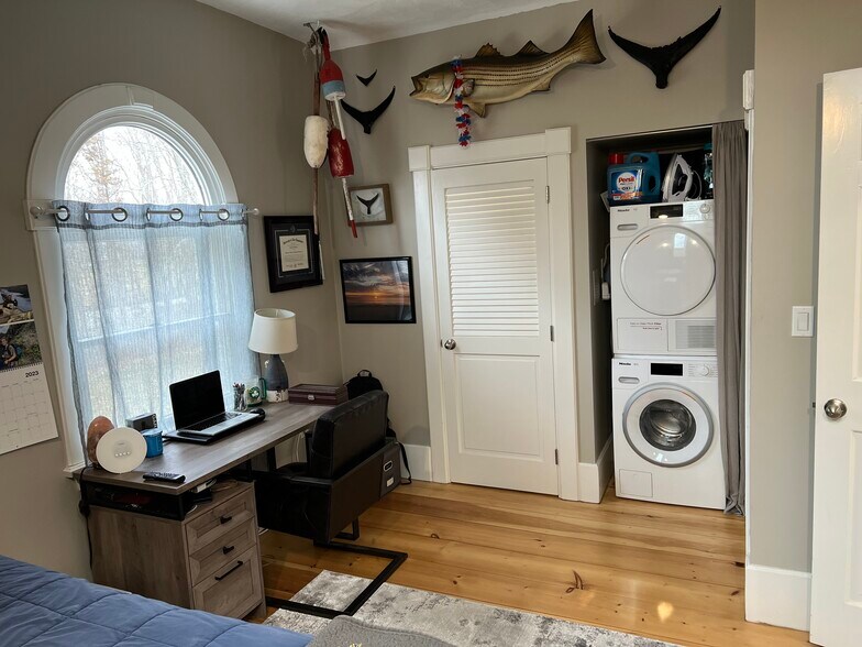 Washer/Dryer - 45 Low St