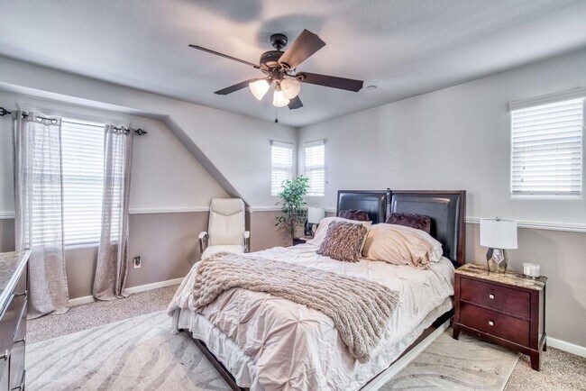 Building Photo - Beautiful 3/2.5 near Clovis East