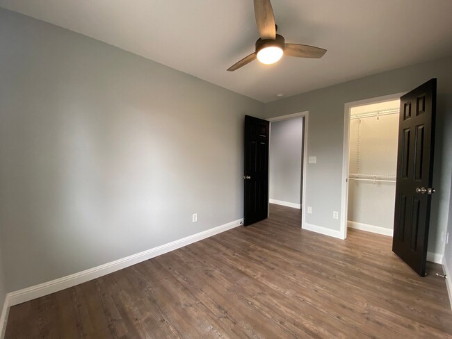 Building Photo - 3 Bedroom 1.5 Bath Condominium in Greenevi...