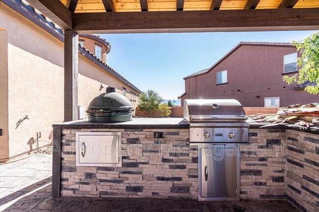 Building Photo - 827 Mesa Roja Trail NE