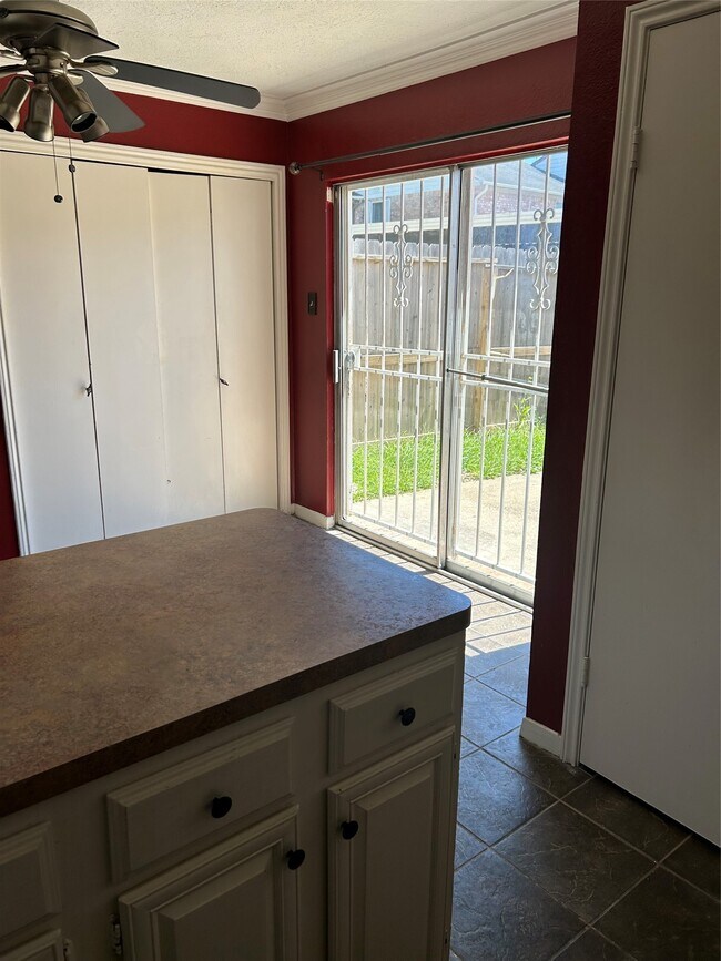 Building Photo - 9339 Westwood Village Dr