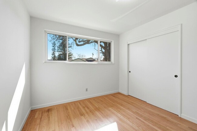 Building Photo - Cherry Chase Home