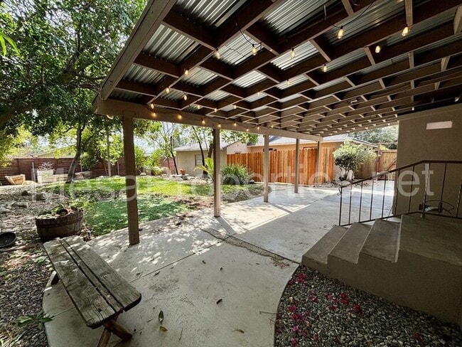 Building Photo - 1480 N Mills Ave