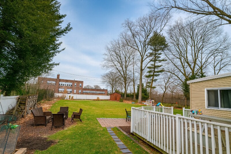 Building Photo - 23 Downing Pl