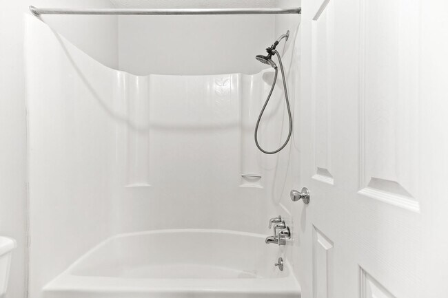 Building Photo - 165 Hummingbird Ave