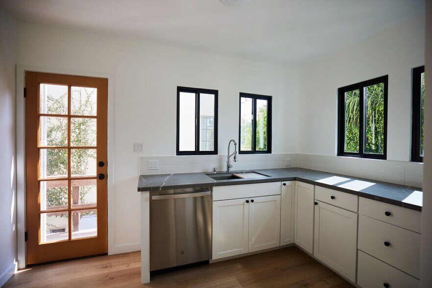 Building Photo - 1544 Westerly Terrace