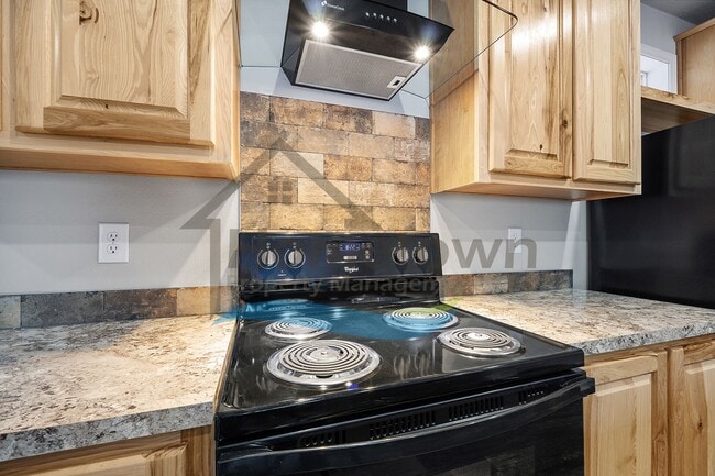 Building Photo - 3 Bedroom 2 Bathroom Home on a Private Lot out in the Country Near Sagle!