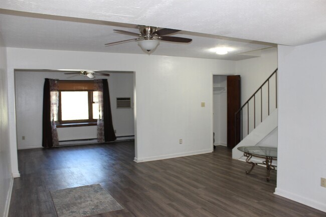 Building Photo - 409 Westwood Dr