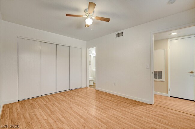 Building Photo - 7950 W Flamingo Rd