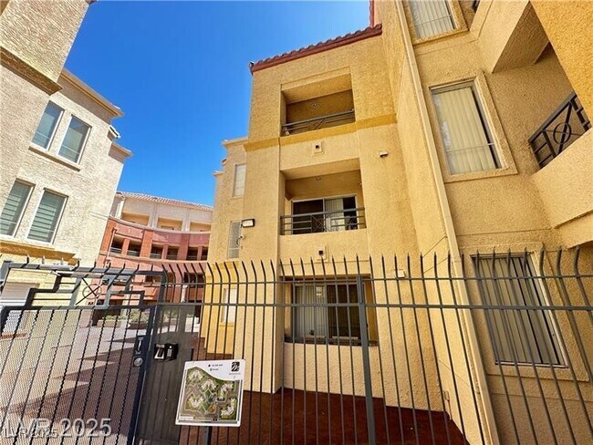 Building Photo - 270 E Flamingo Rd