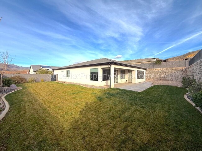 Building Photo - 60 N 60 E