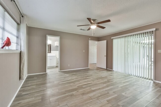 Building Photo - 23807 Red Oak Dr