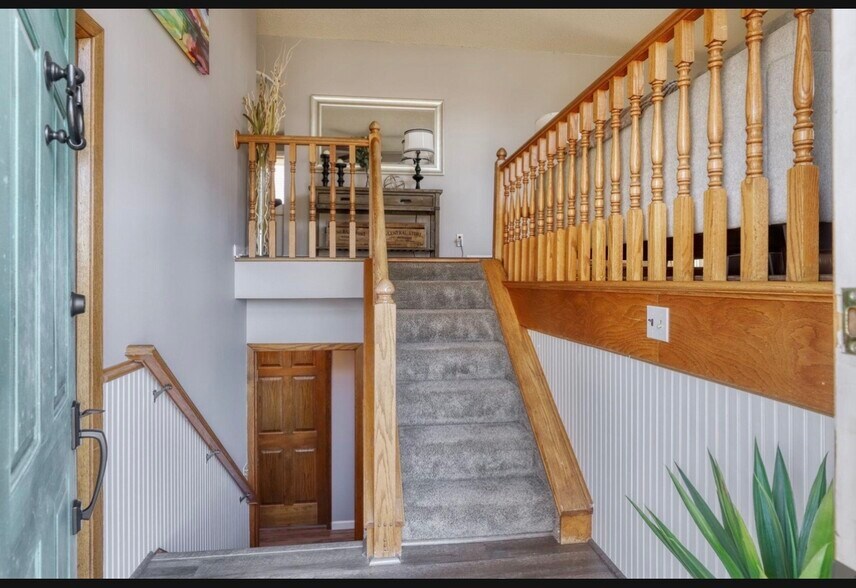 Building Photo - 9240 Chesshire Ln N