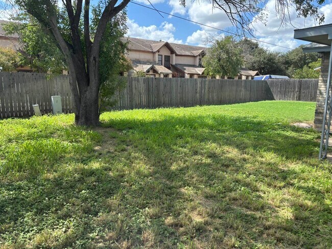 Building Photo - 213 S Dakota St