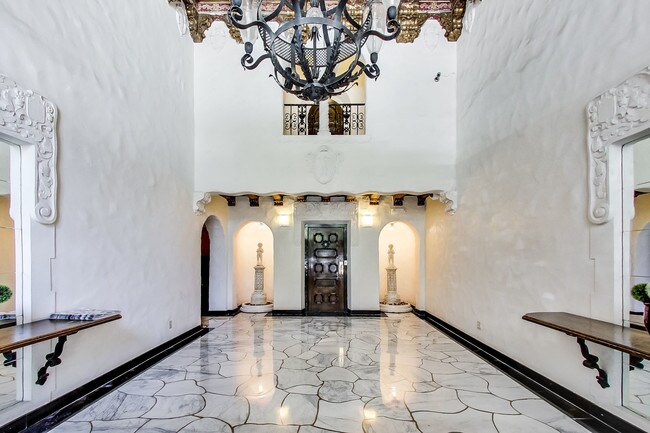Interior Photo - 1801 Gough