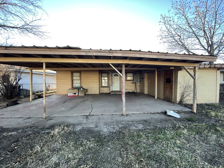 Carport - 321 Avenue M