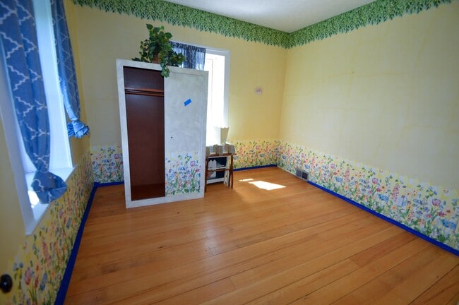 Building Photo - 3884 Breezy Hill Rd
