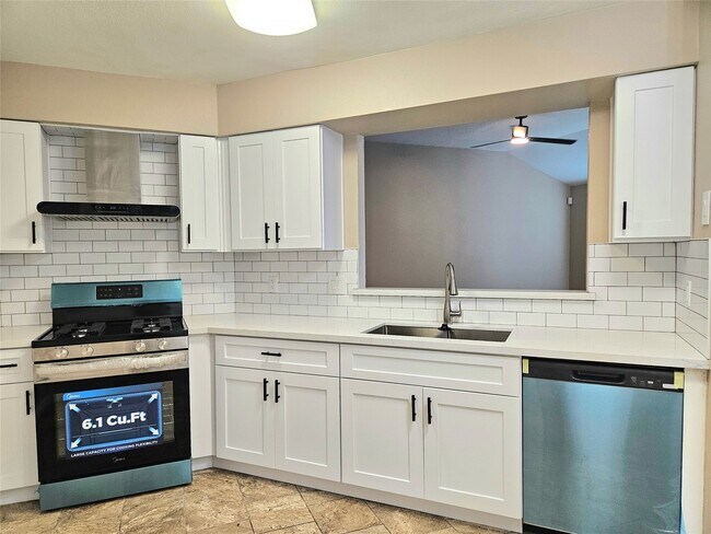 Building Photo - 4231 Southchase Ln