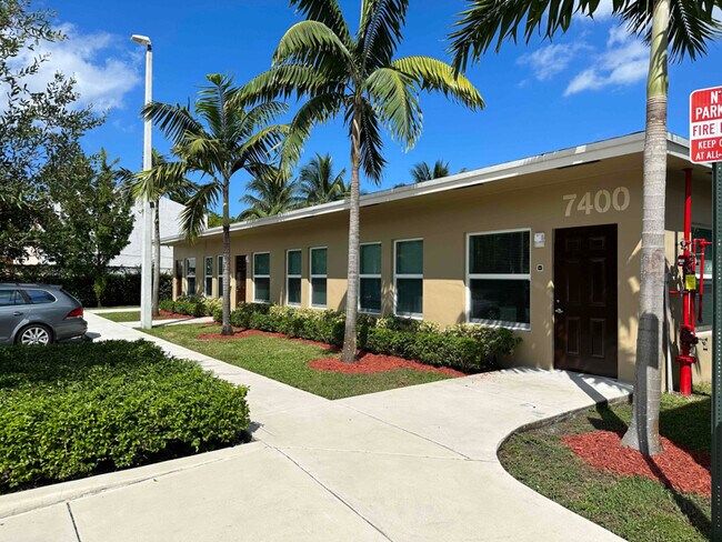 Primary Photo - 7400 SW 10th Ct