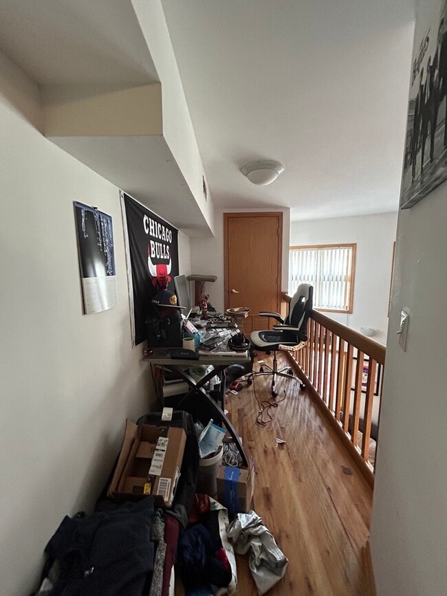 Building Photo - 865 W Buckingham Pl