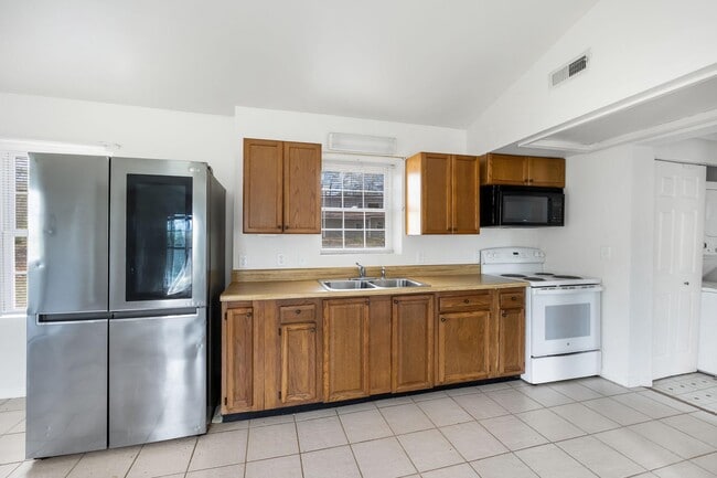 Building Photo - 208 Telegraph Rd