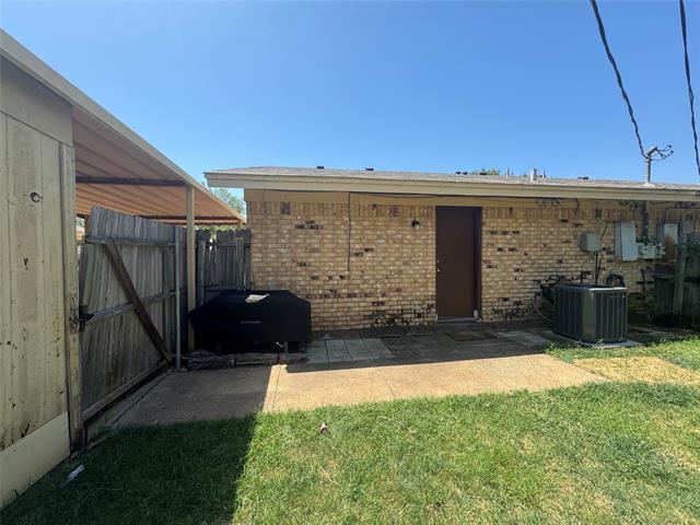 Building Photo - 719 Windcrest Dr