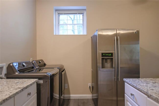 Building Photo - 304 Bridle Path