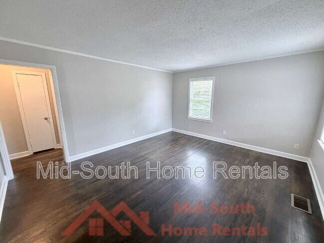 Building Photo - 1603 Delano Ave