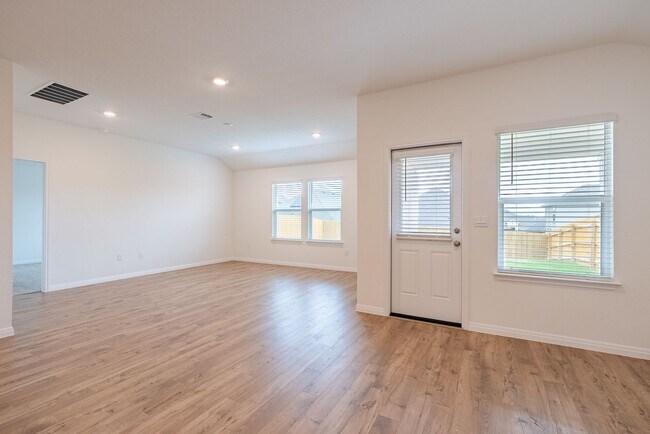 Building Photo - Beautiful 4 bedroom, 2.0 bathroom home in Leander!!!