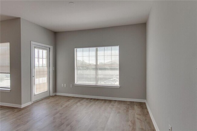 Building Photo - 2320 Gracy Farms Ln