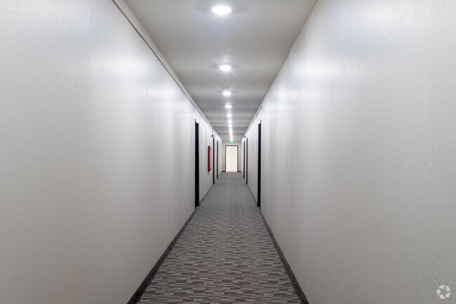 Interior Photo - 470 Apartments