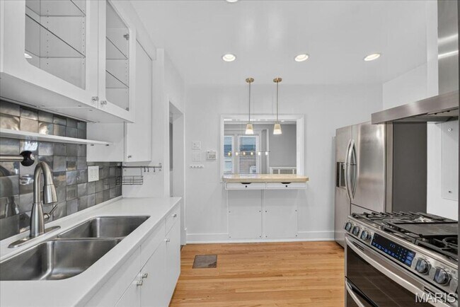 Building Photo - Richmond Heights Home!