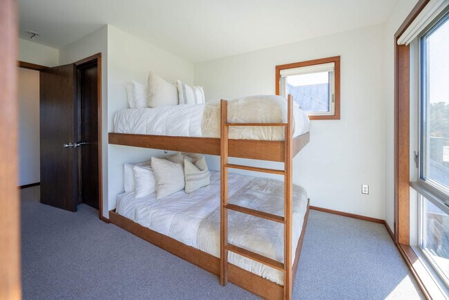 Building Photo - 11988 Cabana Shores Dr