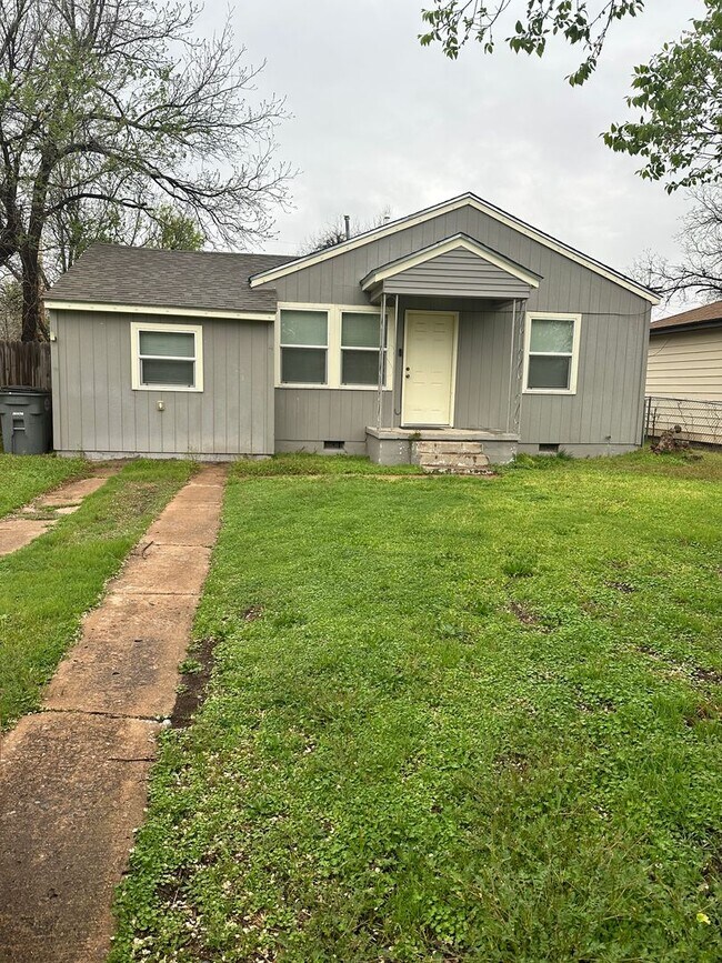 Building Photo - Great Home Located in the Lawton Heights Area! Pets Negotiable with Owner Approval!