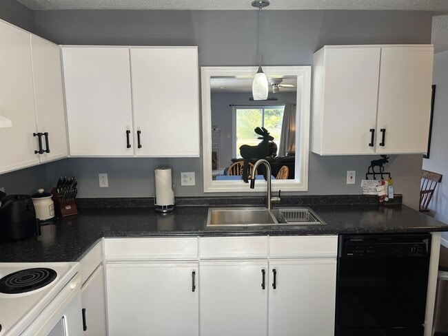 Building Photo - 24 Harmony Ln