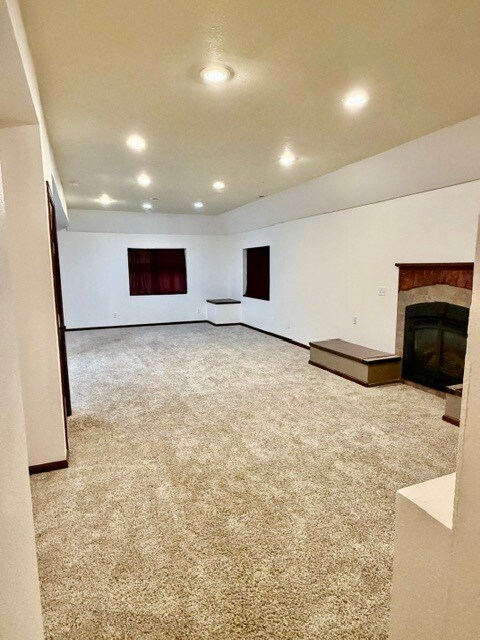 Building Photo - 1112 Meadow Oaks Dr