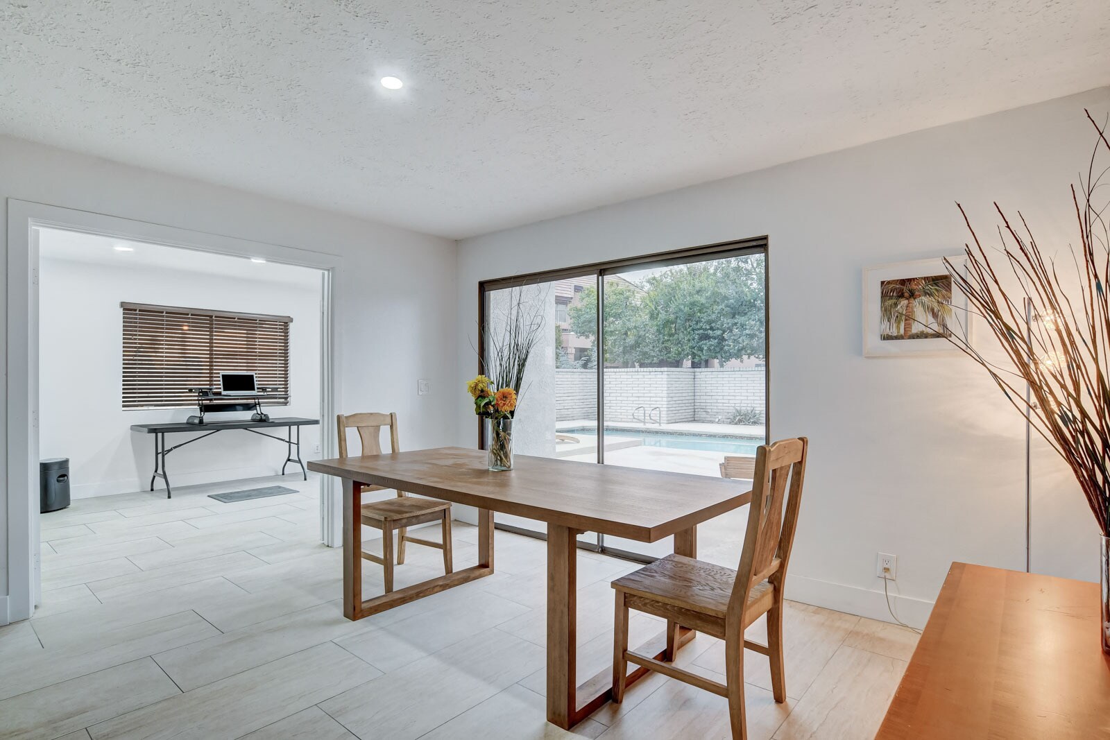 Building Photo - 945 Vegas Valley Dr