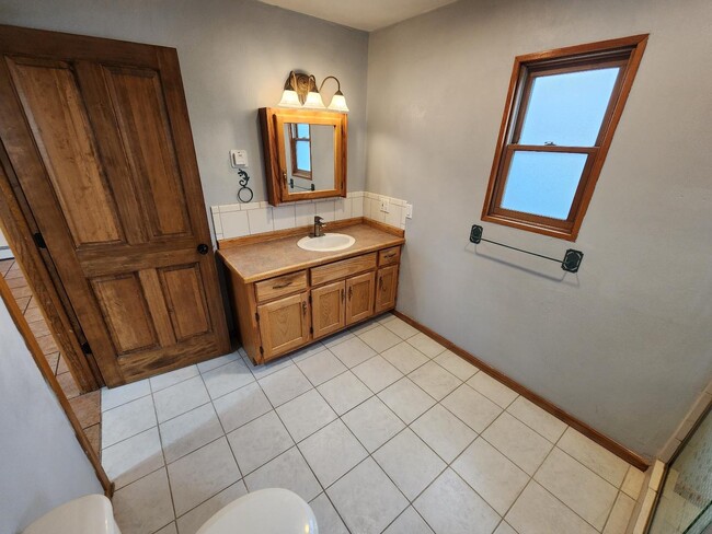 Building Photo - 502 Alicia St