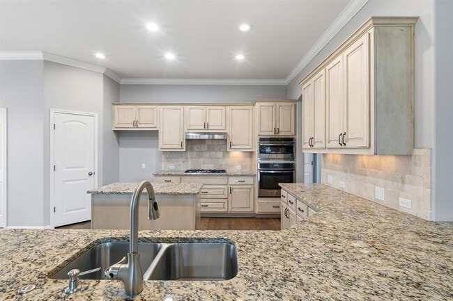 Building Photo - 2508 Hilltop Divide Ln