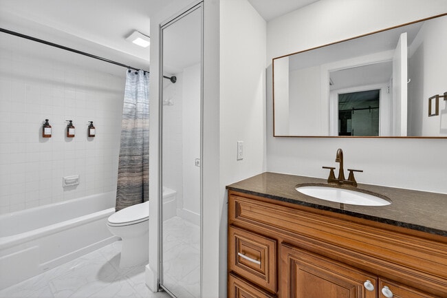 Building Photo - 1520 15th Ln