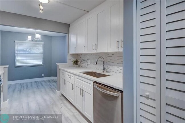 Building Photo - 1704 Andros Isle