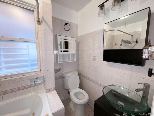 Building Photo - 1718 Melville St