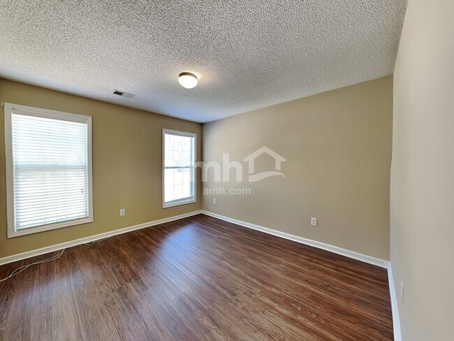 Building Photo - 620 Claredon Ct