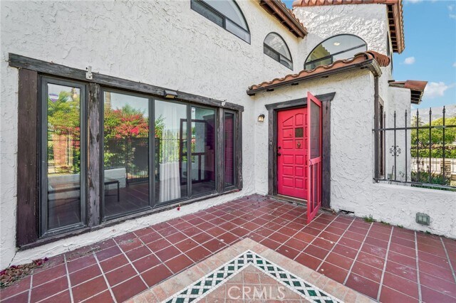 Building Photo - 3098 N Arrowhead Ave