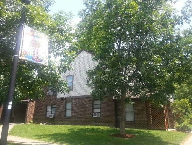 Building Photo - 300 W State St